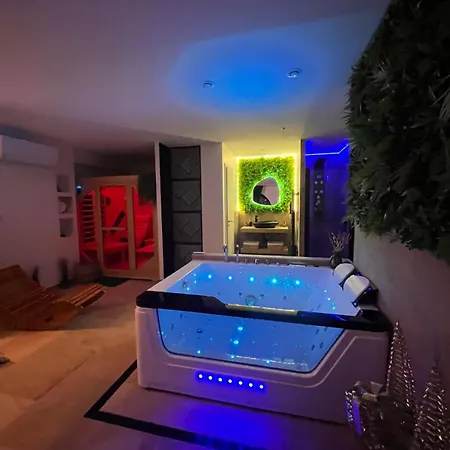 Apartment Magnifique Avec Sauna Et Jacuzzi Prives *